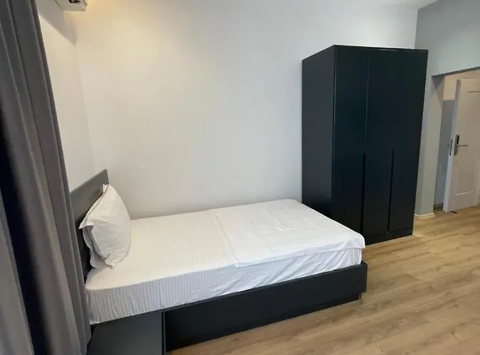 Ladi 4* Tiran