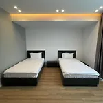 Ladi فندق تيرانا