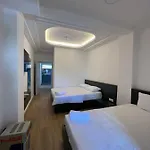 Hotel Ladi 4*